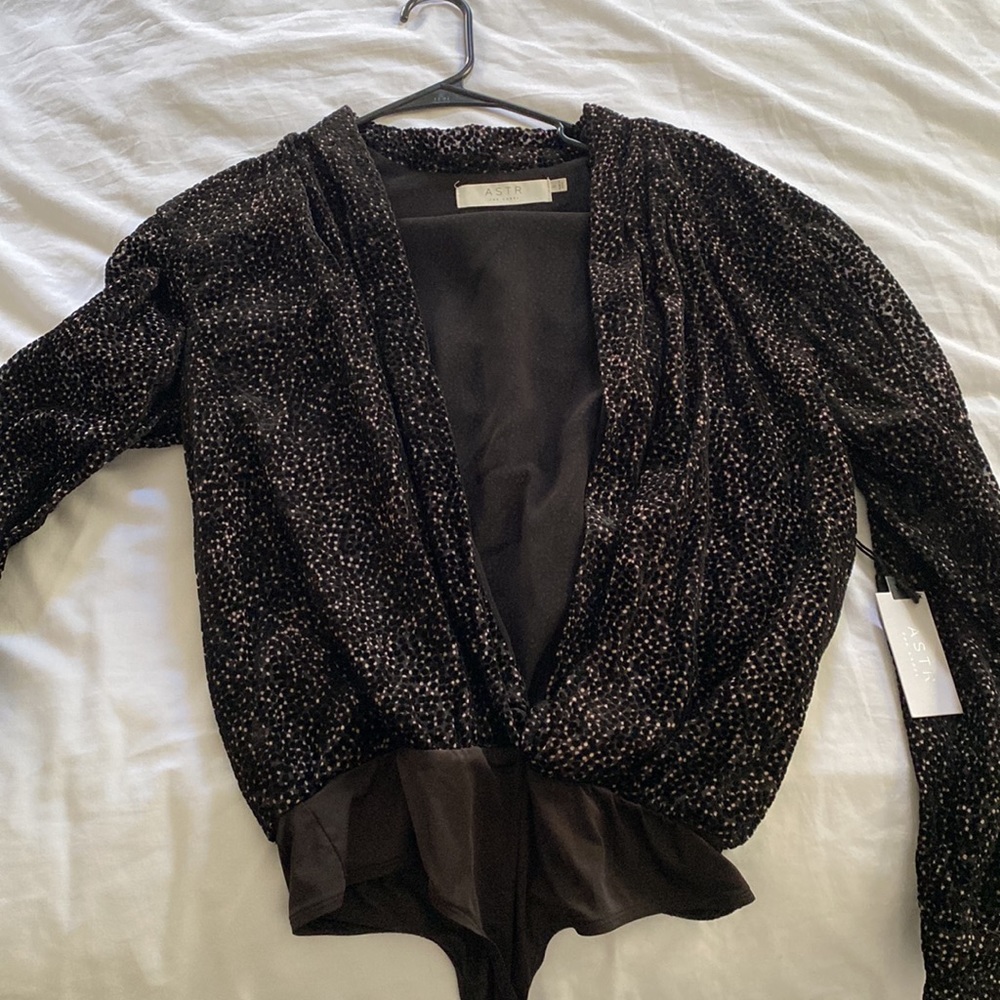 New w out tag ASTR velvet bodysuit size small - Picture 3 of 4